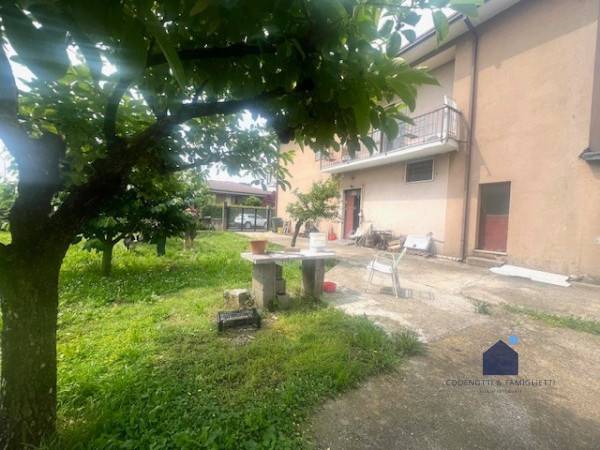 casa indipendente in vendita a Rezzato in zona Virle