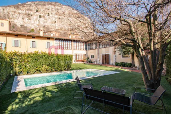 attico in vendita a Rezzato in zona Virle