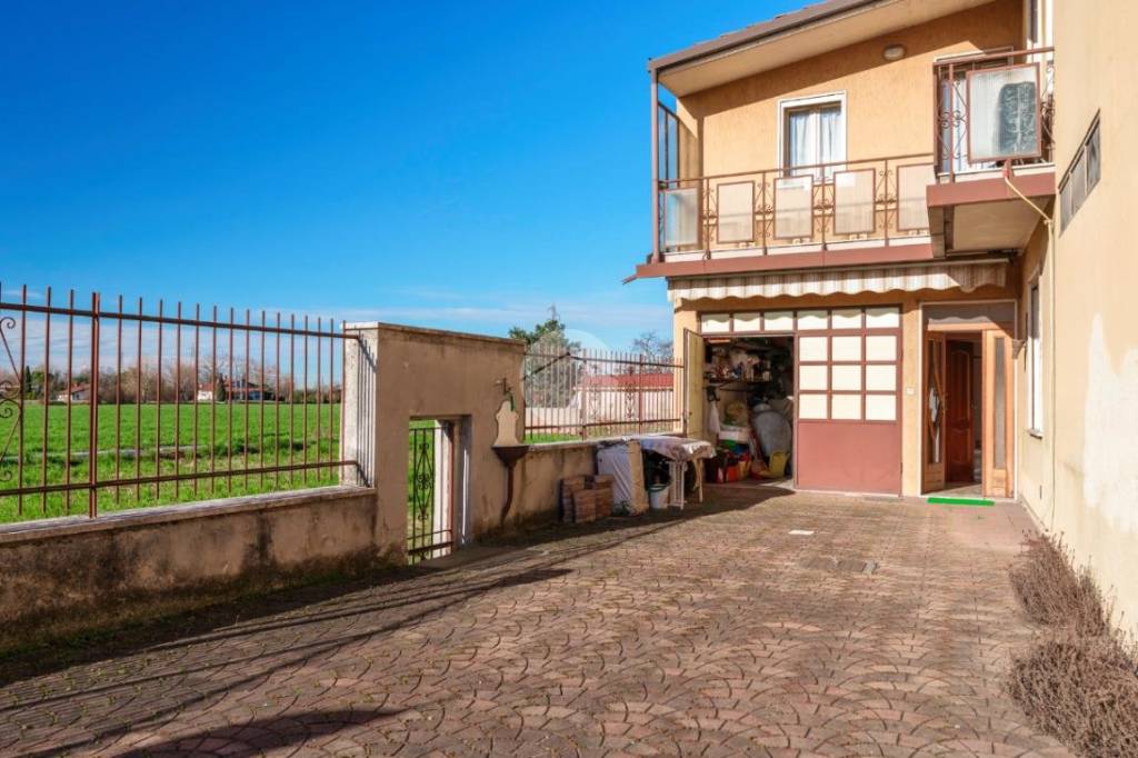 casa indipendente in vendita a Rezzato in zona Treponti