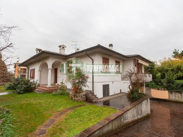 casa indipendente in vendita a Rezzato in zona Treponti