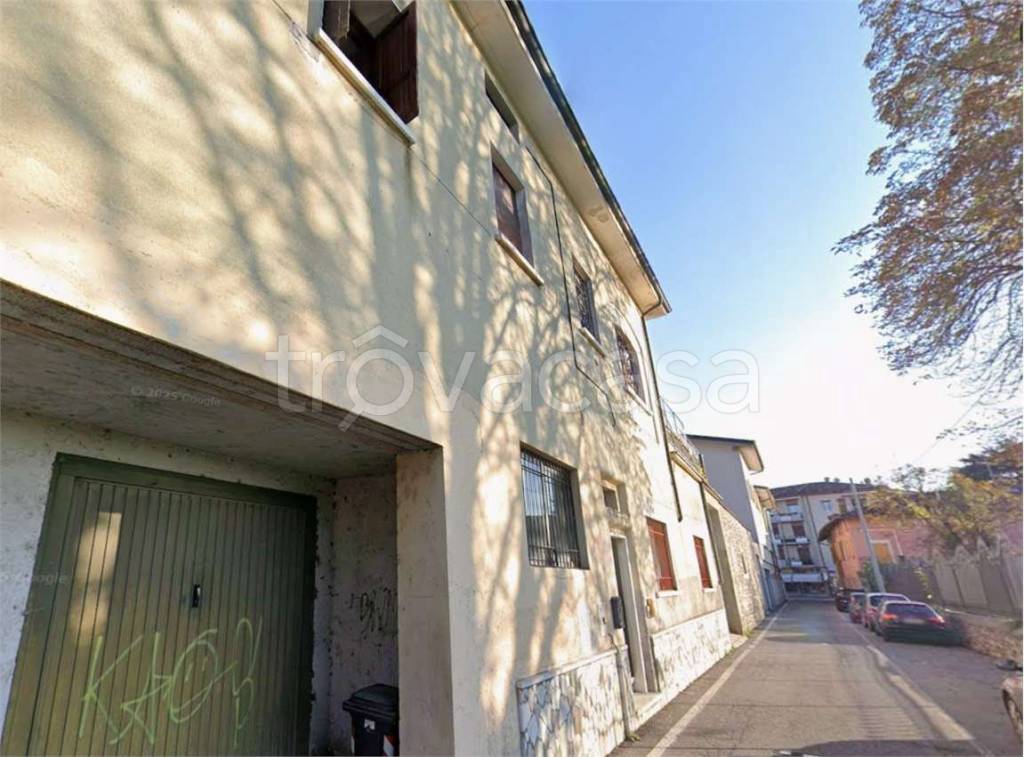 appartamento in vendita a Rezzato in zona Treponti
