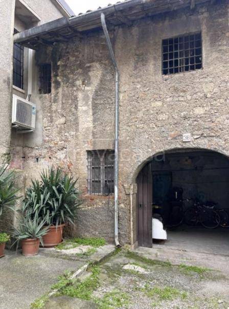 locale commerciale in vendita a Rezzato in zona Treponti