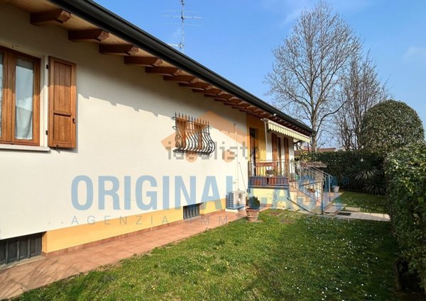 casa indipendente in vendita a Rezzato in zona Treponti