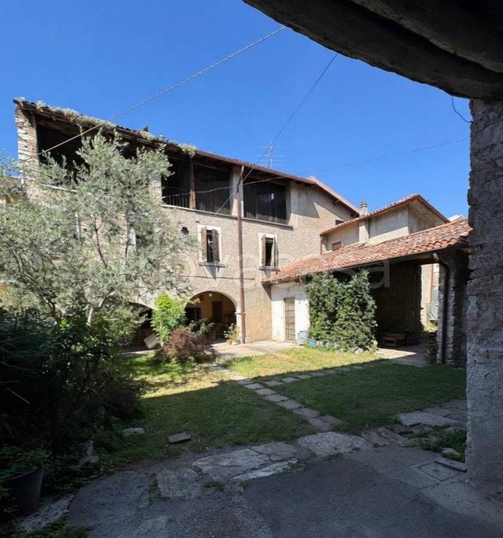 appartamento in vendita a Rezzato in zona Virle