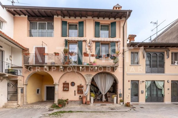 casa indipendente in vendita a Rezzato in zona Virle