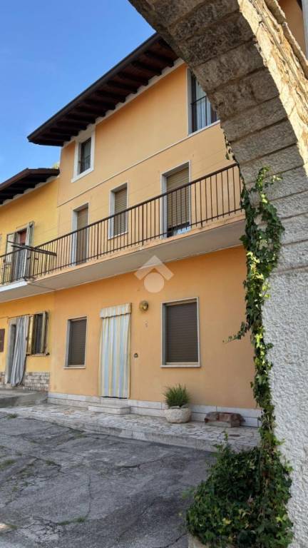 casa indipendente in vendita a Rezzato in zona Virle