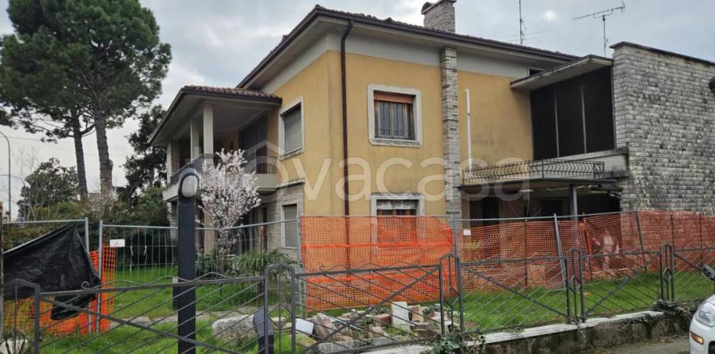 appartamento in vendita a Rezzato in zona Virle
