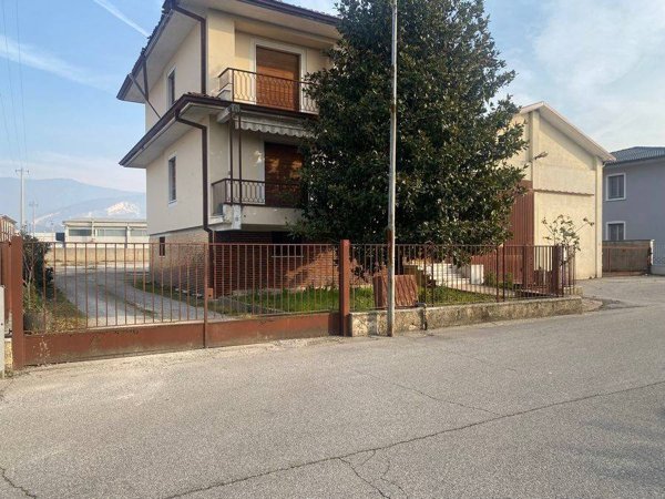 casa indipendente in vendita a Rezzato in zona Virle