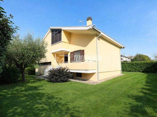 casa indipendente in vendita a Rezzato in zona Virle