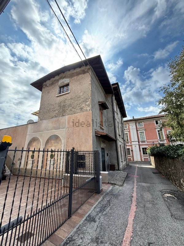 casa indipendente in vendita a Rezzato in zona Virle