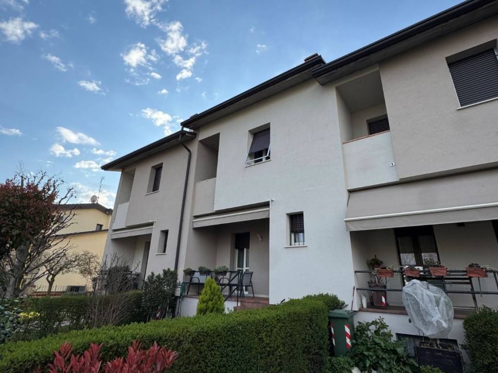 casa indipendente in vendita a Rezzato in zona Virle