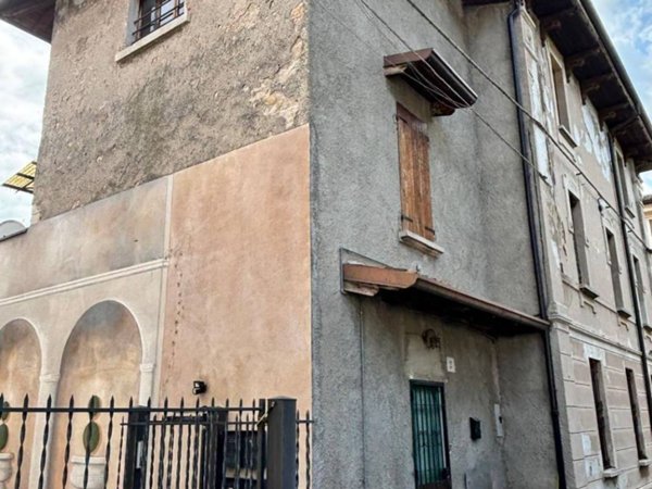 casa indipendente in vendita a Rezzato in zona Virle
