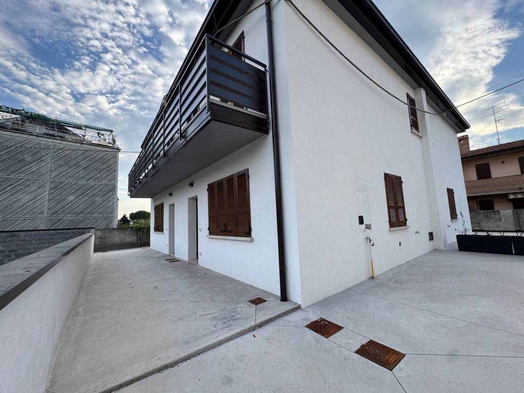 casa indipendente in vendita a Rezzato in zona Virle