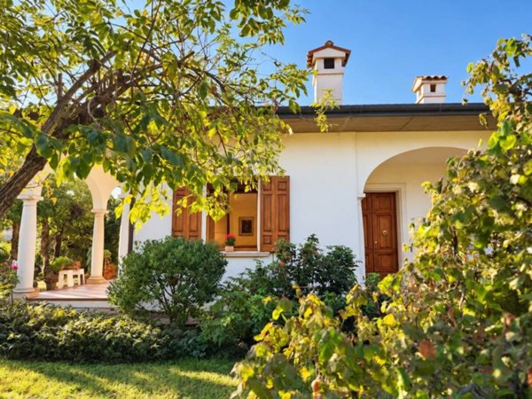 casa indipendente in vendita a Rezzato in zona Virle