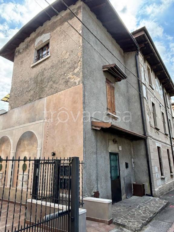 casa indipendente in vendita a Rezzato in zona Virle