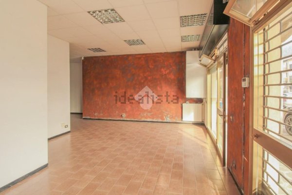 negozio in vendita a Rodengo Saiano