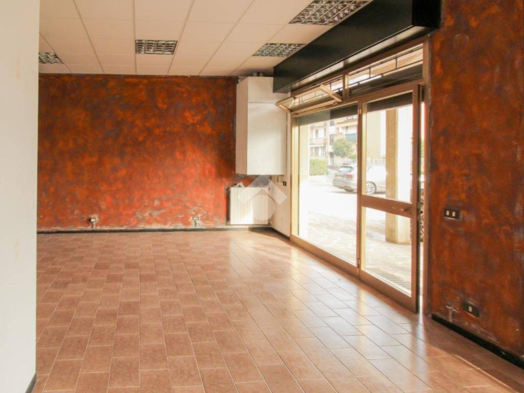 negozio in vendita a Rodengo Saiano in zona Ponte Cingoli