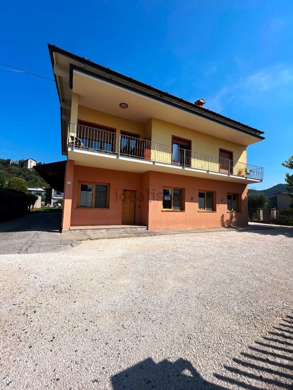 locale commerciale in vendita a Rodengo Saiano