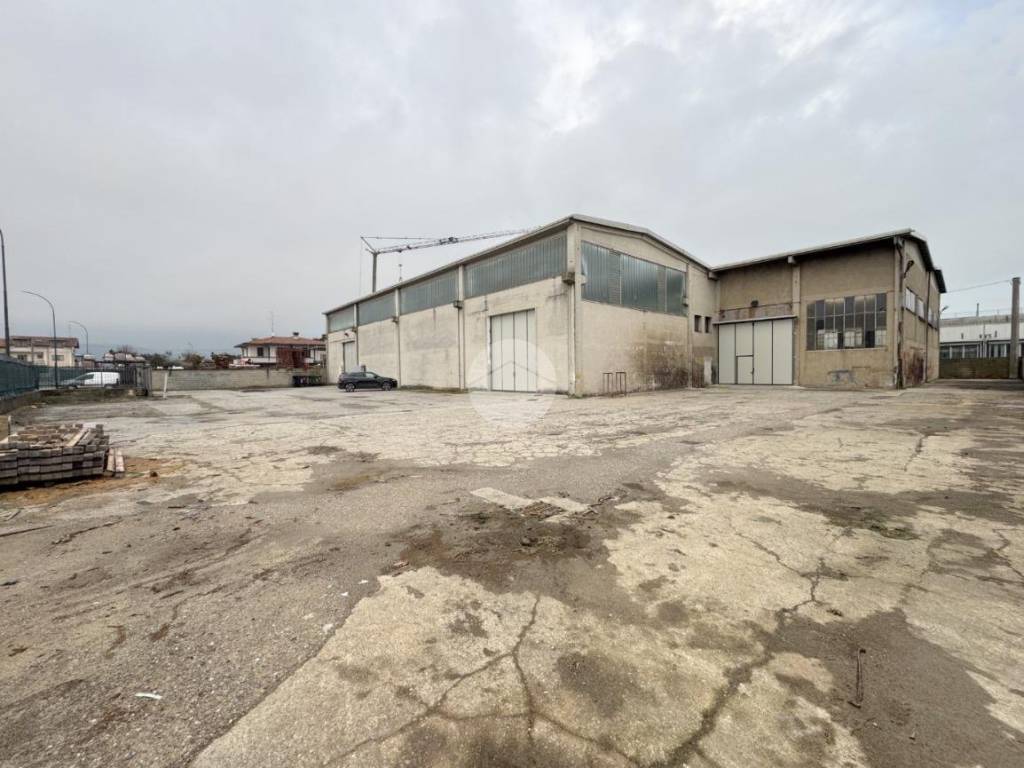 capannone in vendita a Rodengo Saiano in zona Moie