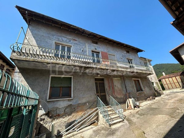 casa indipendente in vendita a Roè Volciano in zona Gazzane