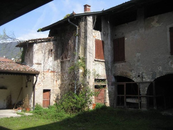 intera palazzina in vendita a Roè Volciano in zona Volciano