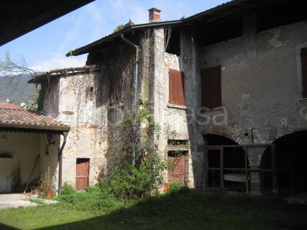 rudere in vendita a Roè Volciano in zona Volciano