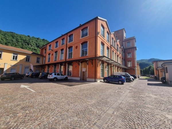 negozio in vendita a Roè Volciano in zona Volciano