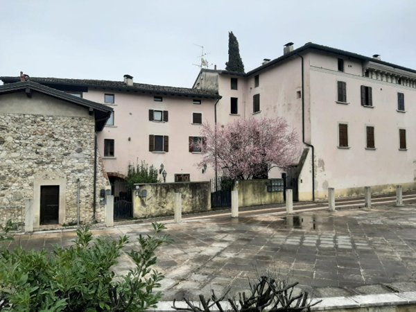 negozio in vendita a Roè Volciano in zona Volciano