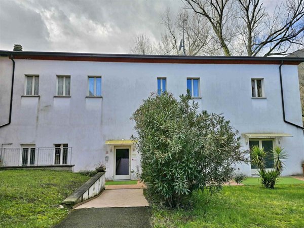 ufficio in vendita a Roè Volciano