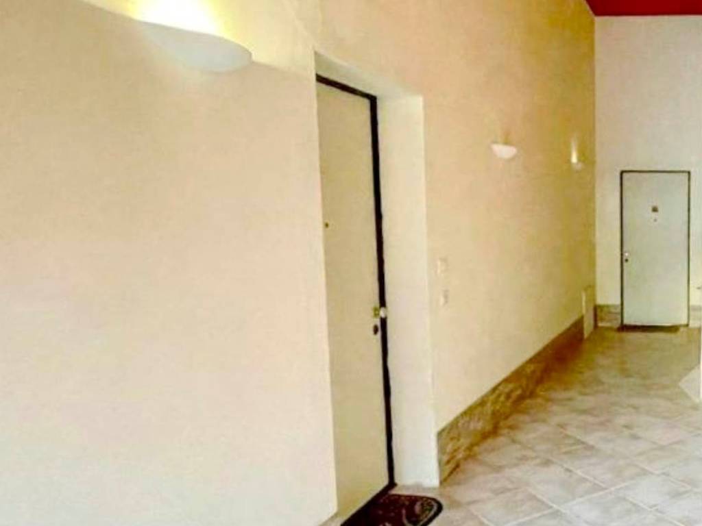 ufficio in vendita a Roè Volciano