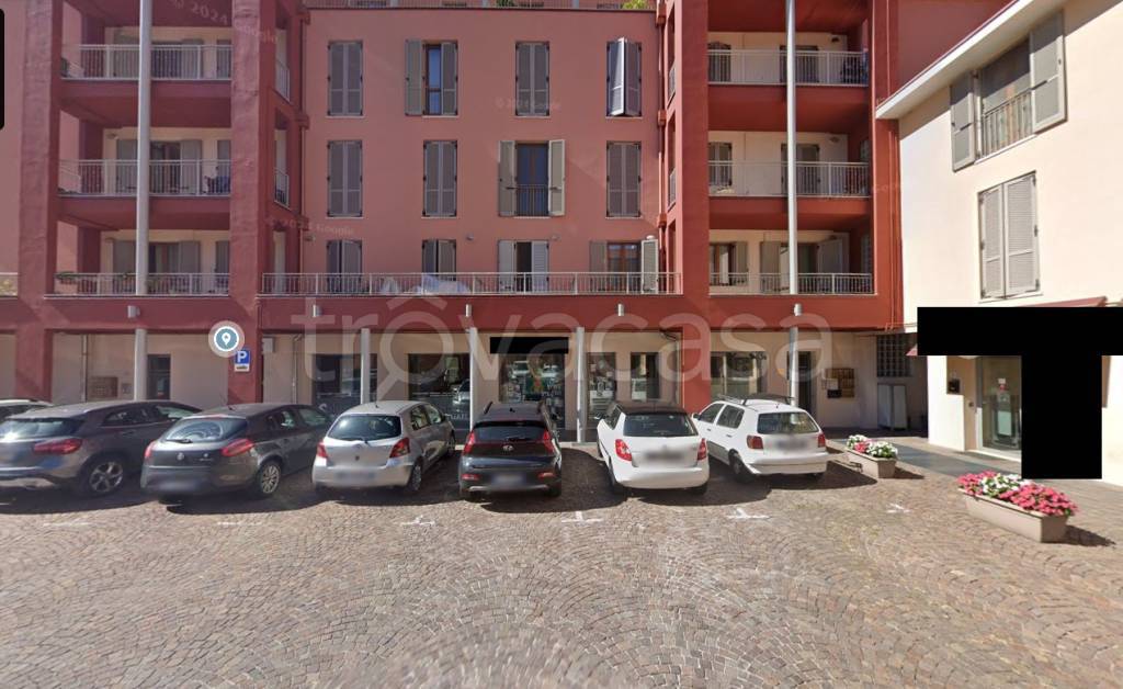 negozio in vendita a Roè Volciano