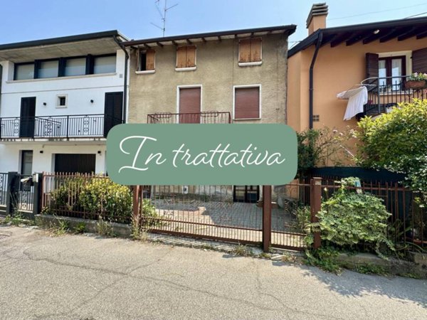 casa indipendente in vendita a Roè Volciano