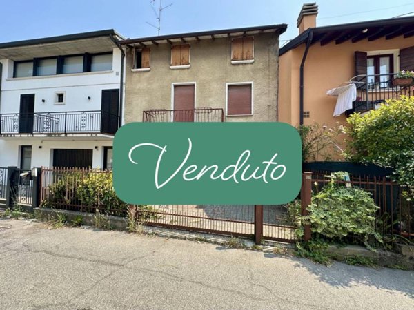 casa indipendente in vendita a Roè Volciano