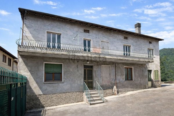 casa indipendente in vendita a Roè Volciano