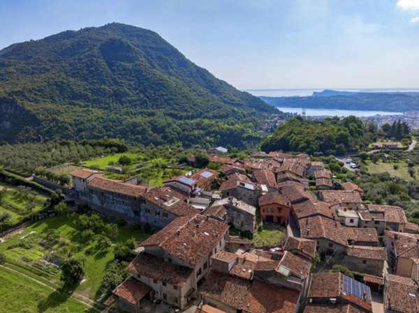 casa indipendente in vendita a Roè Volciano in zona Volciano