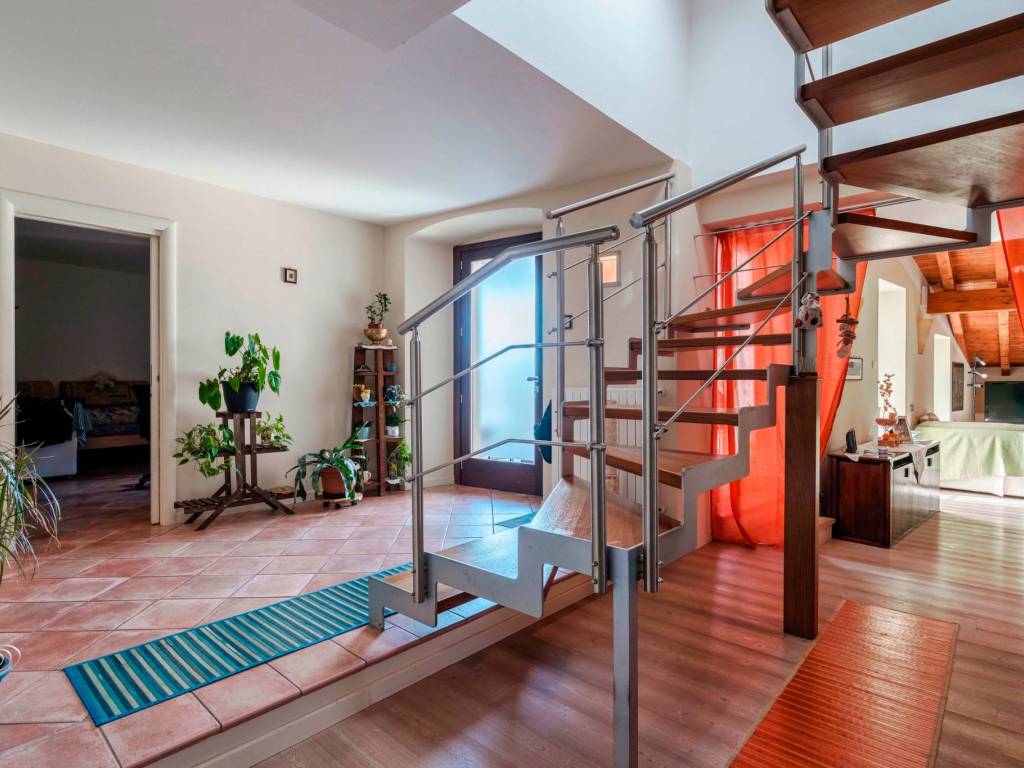 casa indipendente in vendita a Roè Volciano in zona Gazzane