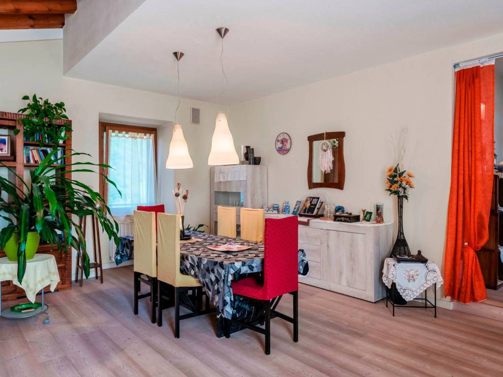 casa indipendente in vendita a Roè Volciano in zona Gazzane