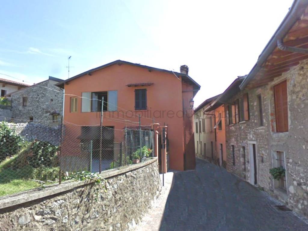 casa indipendente in vendita a Roè Volciano in zona Gazzane