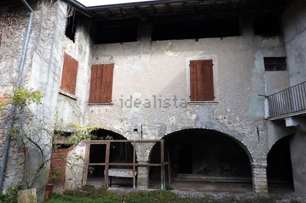 casale in vendita a Roè Volciano in zona Volciano