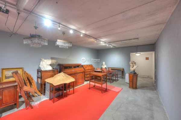 locale commerciale in vendita a Roè Volciano in zona Volciano