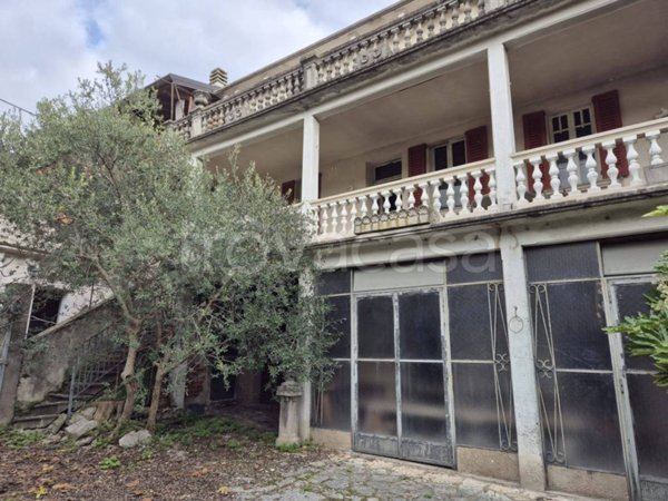casa indipendente in vendita a Roè Volciano in zona Volciano