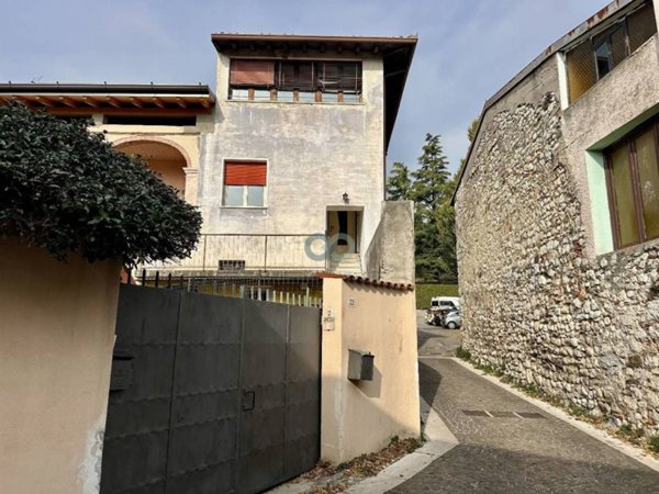 casa indipendente in vendita a Roè Volciano
