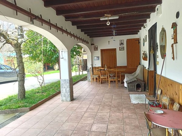 casale in vendita a Roè Volciano