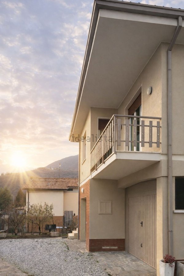 casa indipendente in vendita a Roè Volciano