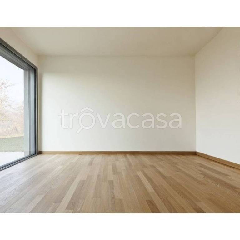 negozio in vendita a Roè Volciano