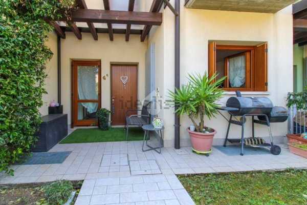 casa indipendente in vendita a Roè Volciano in zona Gazzane