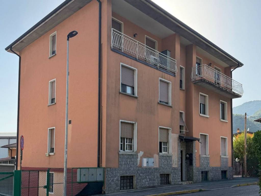 appartamento in vendita a Roè Volciano in zona Gazzane