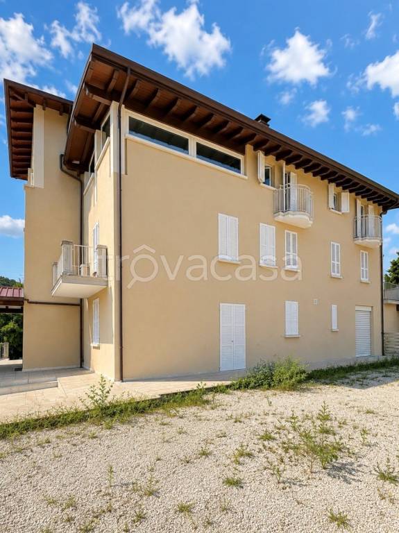 appartamento in vendita a Roè Volciano in zona Volciano