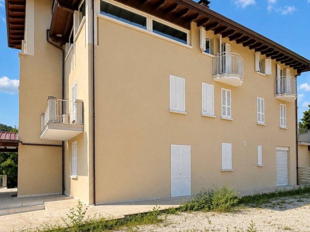 intera palazzina in vendita a Roè Volciano in zona Volciano