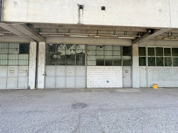 locale commerciale in vendita a Roncadelle